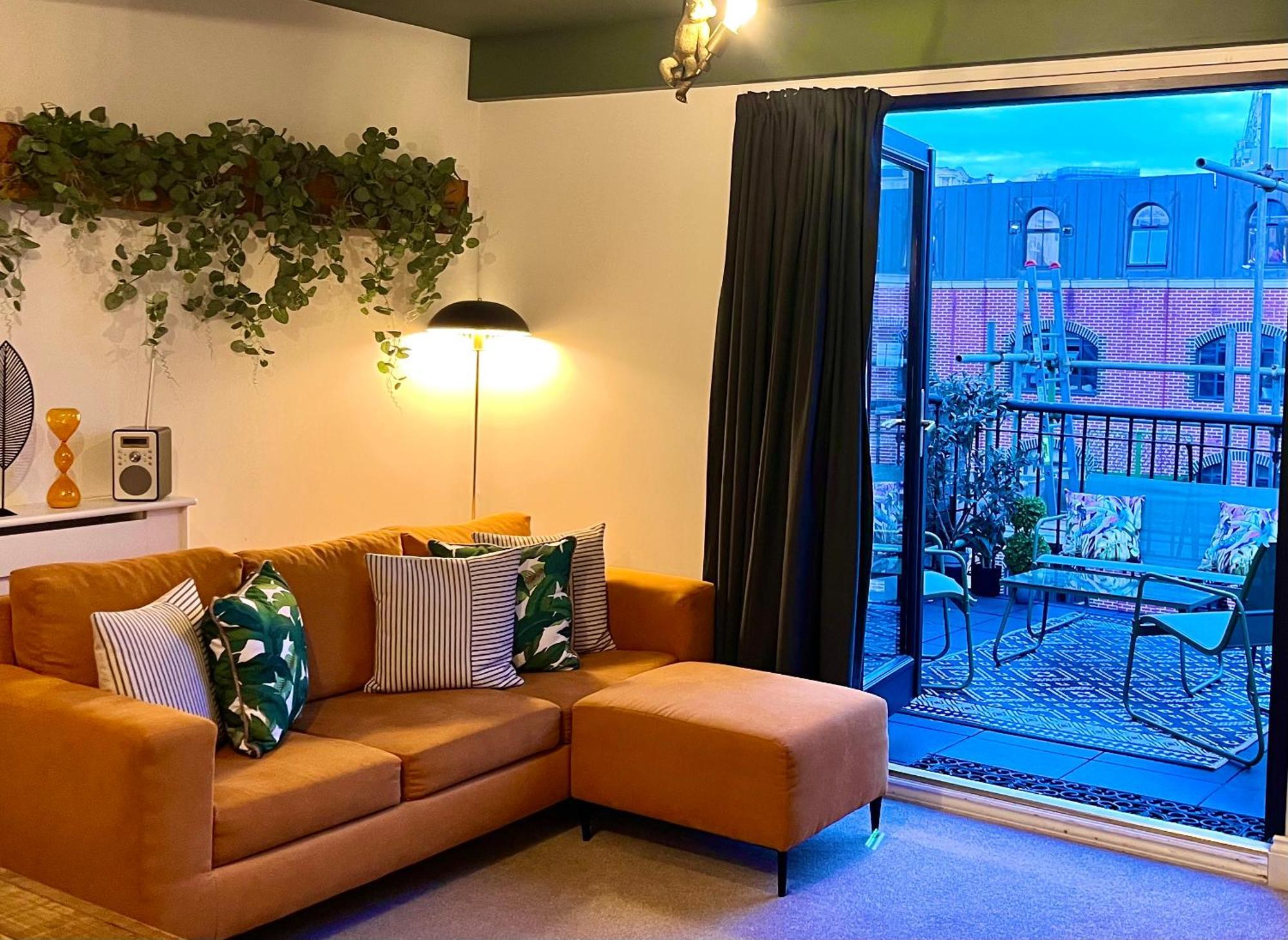The Gallery - Town Centre - Beach 5 Minute Walk - Superfast Wifi - Outdoor Terrace - Sleeps Up To 6 - Netflix - Contractor Friendly - Short & Long Stays - Coffee Machine Bournemouth Exterior foto